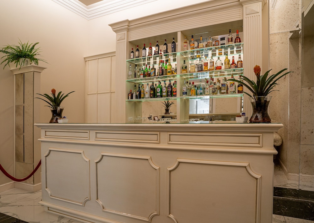 The Moon Boutique Hotel & Spa — Restaurant & bars in Florence, Tuscany