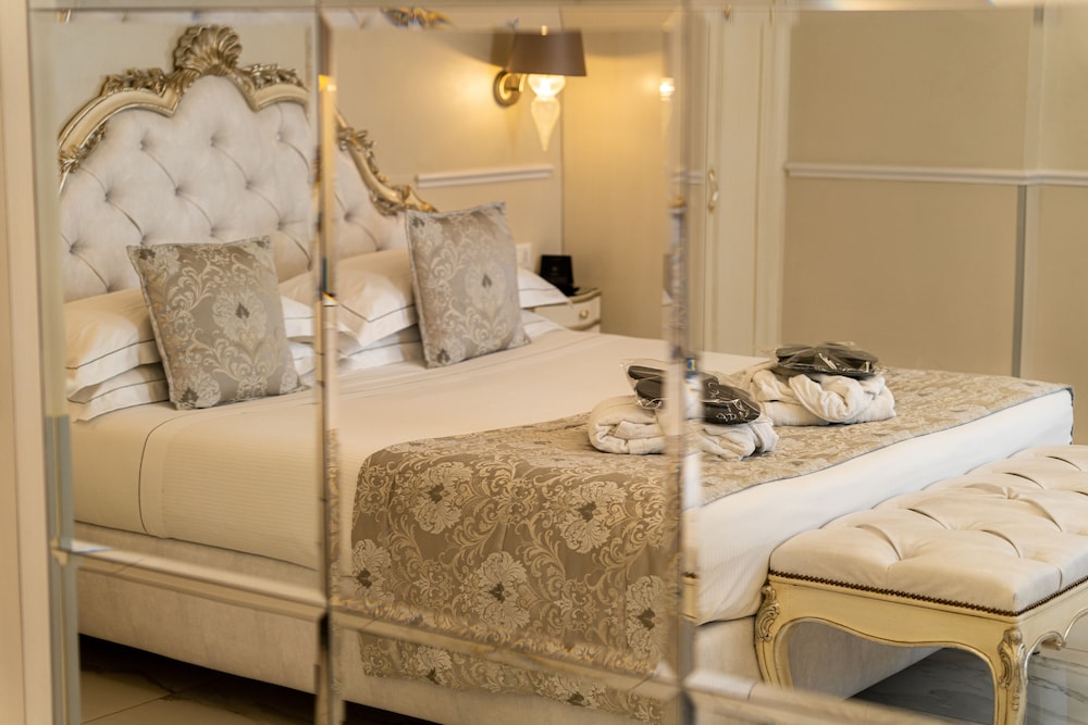 The Moon Boutique Hotel & Spa — Hotel rooms in Florence, Tuscany