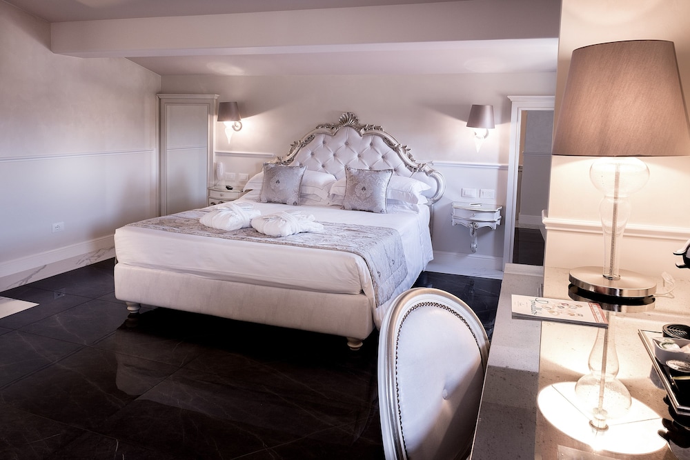 The Moon Boutique Hotel & Spa — Hotel rooms in Florence, Tuscany