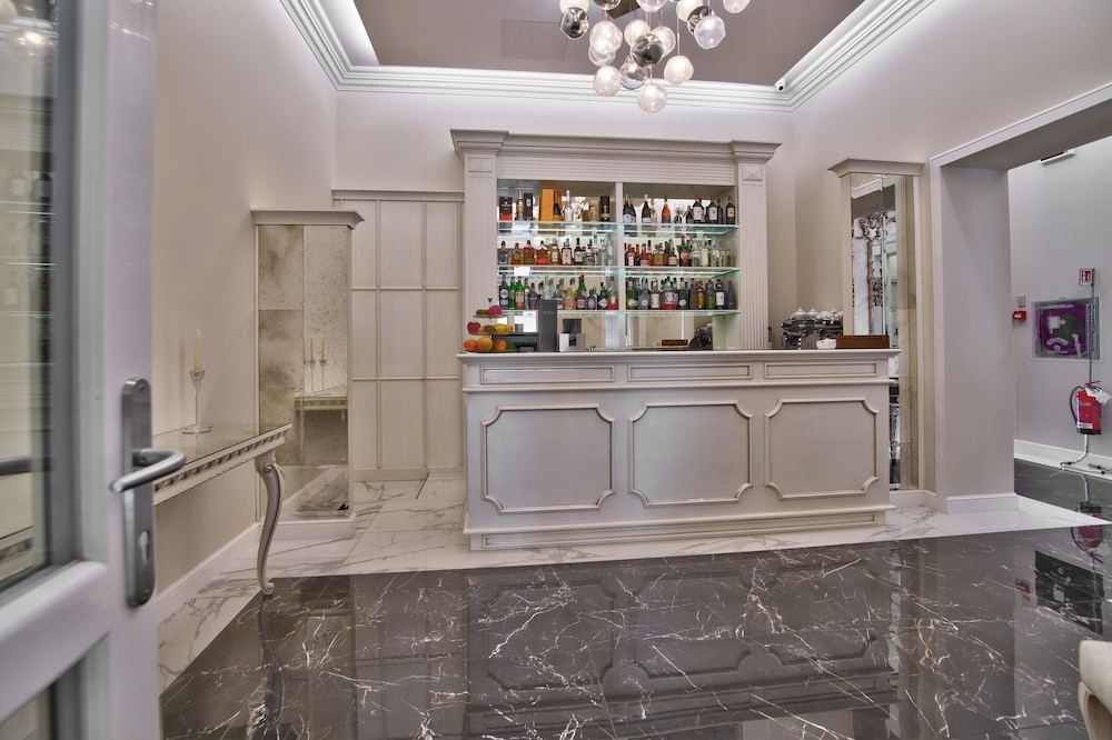 The Moon Boutique Hotel & Spa — Restaurant & bars in Florence, Tuscany