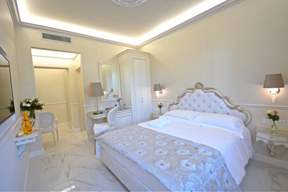 The Moon Boutique Hotel & Spa — Hotel rooms in Florence, Tuscany