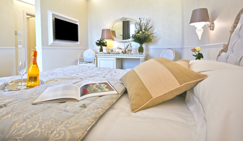 The Moon Boutique Hotel & Spa — Hotel rooms in Florence, Tuscany