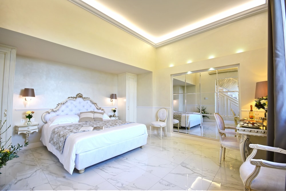 The Moon Boutique Hotel & Spa — Hotel rooms in Florence, Tuscany
