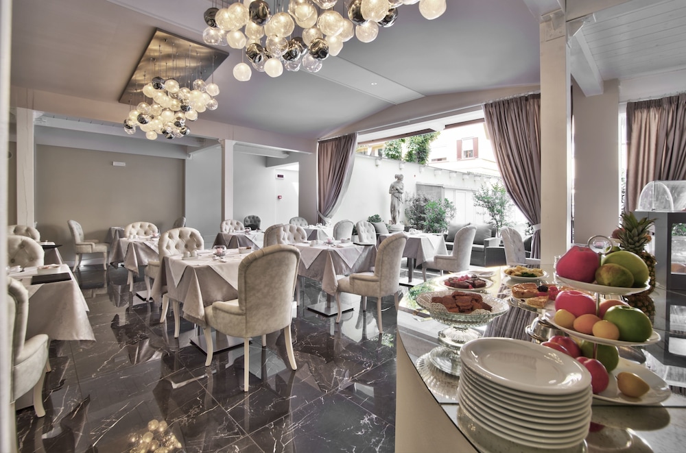The Moon Boutique Hotel & Spa — Restaurant & bars in Florence, Tuscany