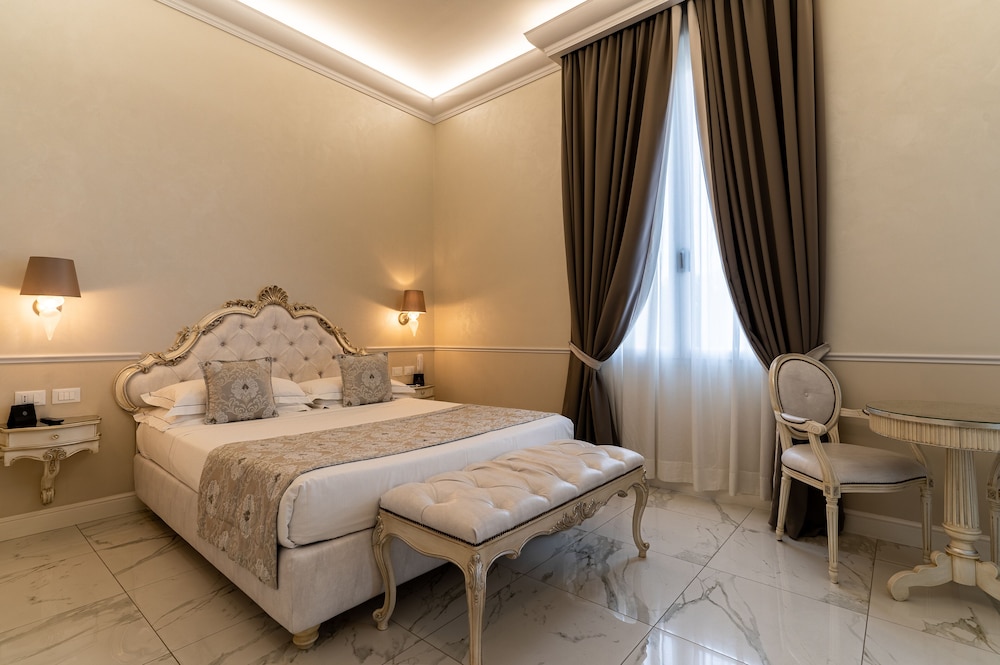 The Moon Boutique Hotel & Spa — Hotel rooms in Florence, Tuscany
