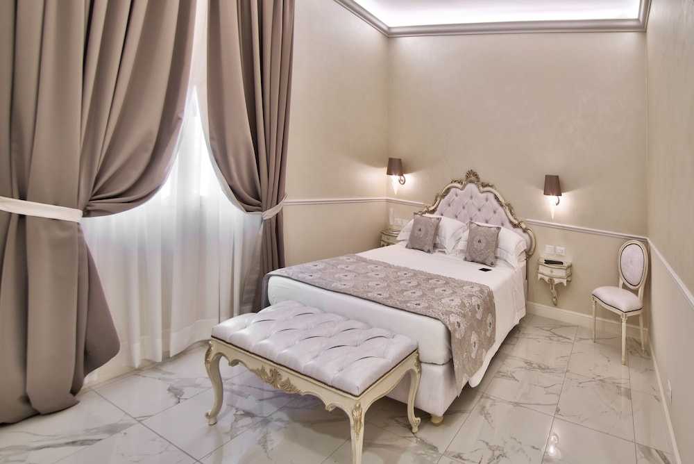The Moon Boutique Hotel & Spa — Hotel rooms in Florence, Tuscany