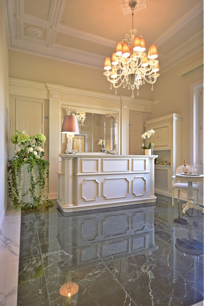 The Moon Boutique Hotel & Spa — Restaurant & bars in Florence, Tuscany