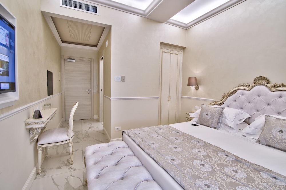 The Moon Boutique Hotel & Spa — Hotel rooms in Florence, Tuscany