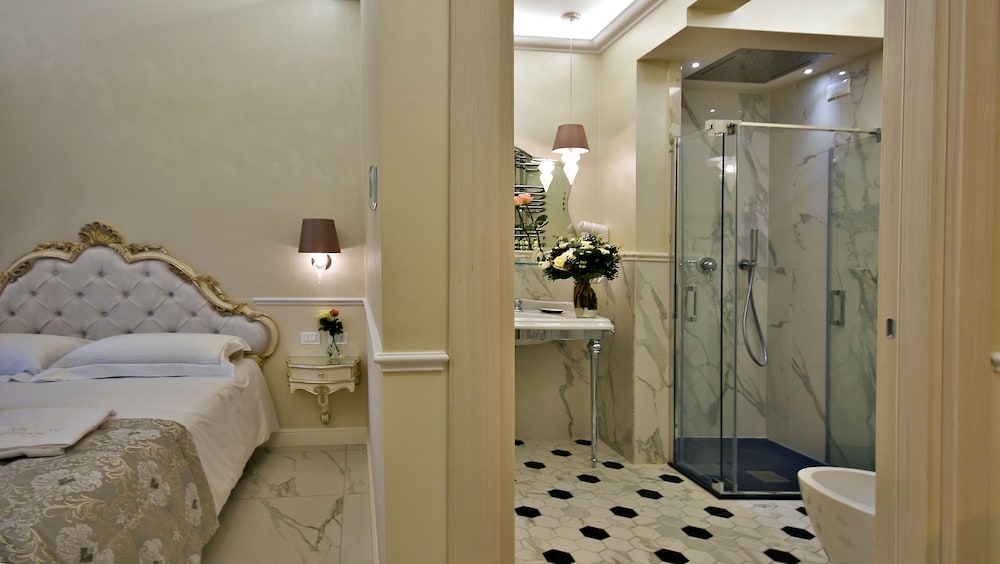The Moon Boutique Hotel & Spa — Hotel rooms in Florence, Tuscany