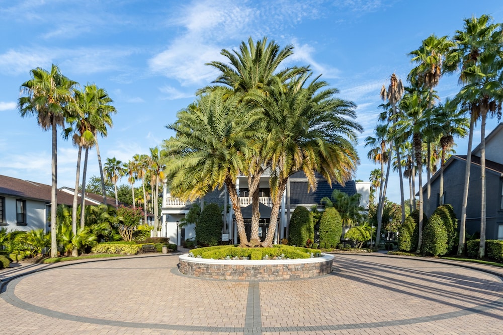 Legacy Vacation Resorts - Kissimmee/Orlando — Hotel building in Kissimmee, Florida