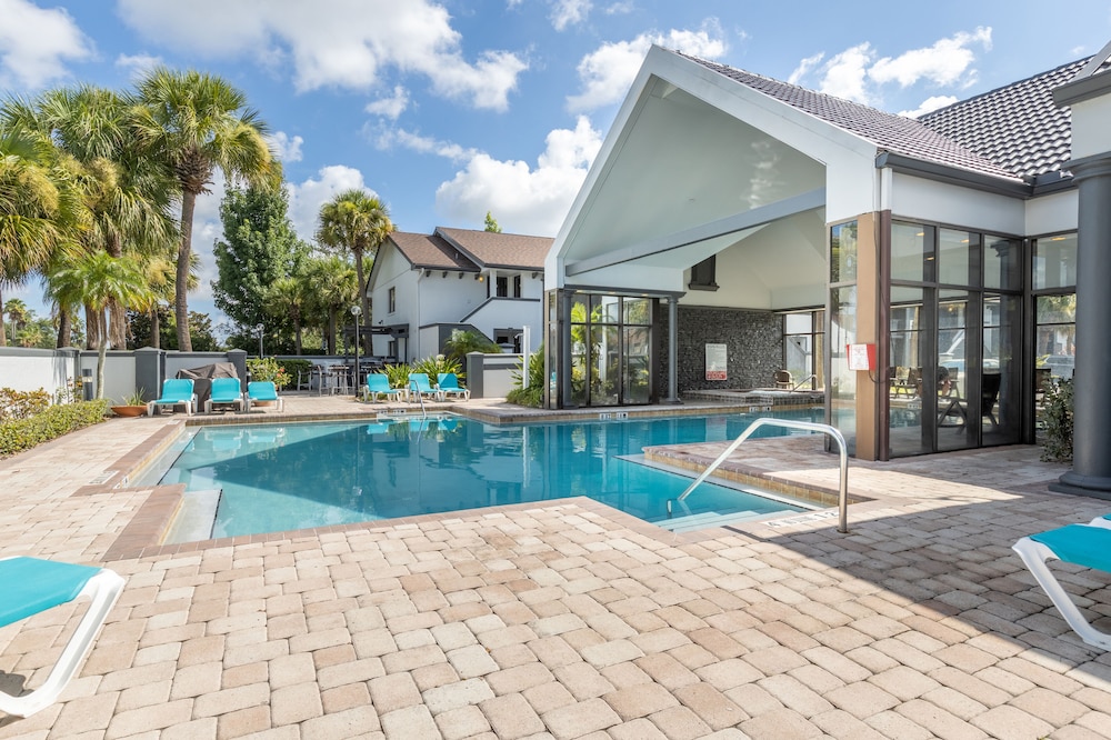 Legacy Vacation Resorts - Kissimmee/Orlando — Swimming pool in Kissimmee, Florida