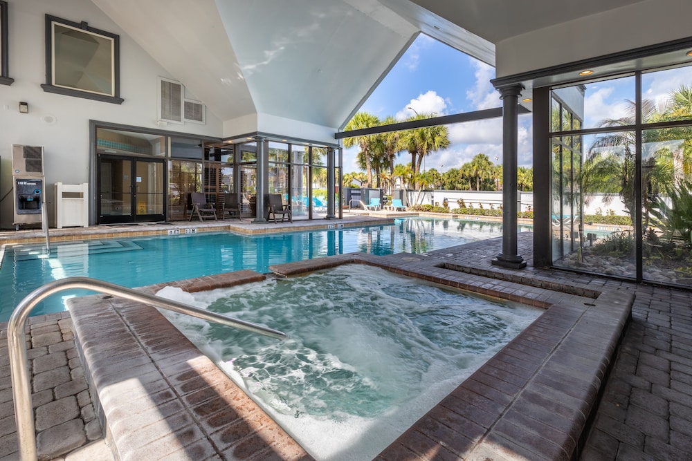 Legacy Vacation Resorts - Kissimmee/Orlando — Swimming pool in Kissimmee, Florida
