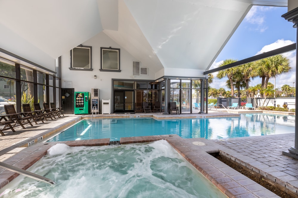 Legacy Vacation Resorts - Kissimmee/Orlando — Swimming pool in Kissimmee, Florida