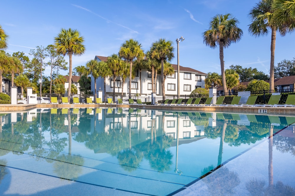 Legacy Vacation Resorts - Kissimmee/Orlando — Swimming pool in Kissimmee, Florida
