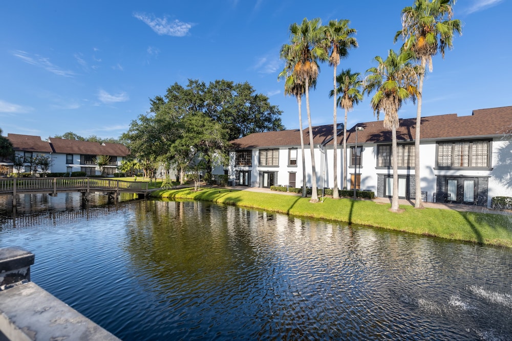 Legacy Vacation Resorts - Kissimmee/Orlando — Hotel building in Kissimmee, Florida