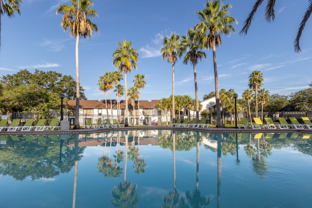 Legacy Vacation Resorts - Kissimmee/Orlando — Swimming pool in Kissimmee, Florida
