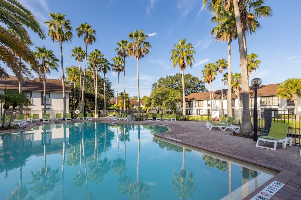 Legacy Vacation Resorts - Kissimmee/Orlando — Swimming pool in Kissimmee, Florida