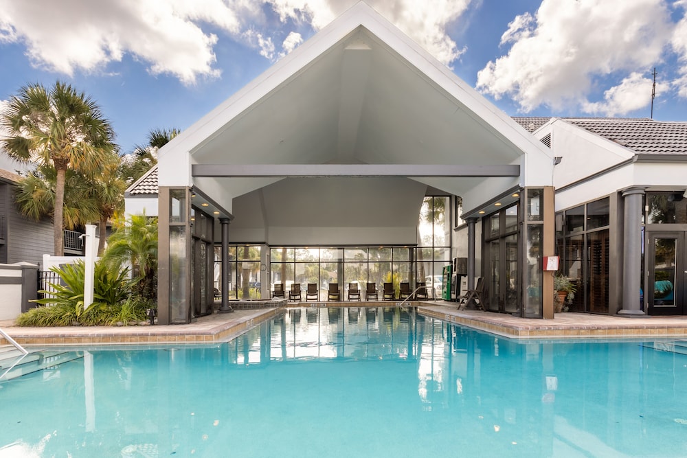 Legacy Vacation Resorts - Kissimmee/Orlando — Swimming pool in Kissimmee, Florida