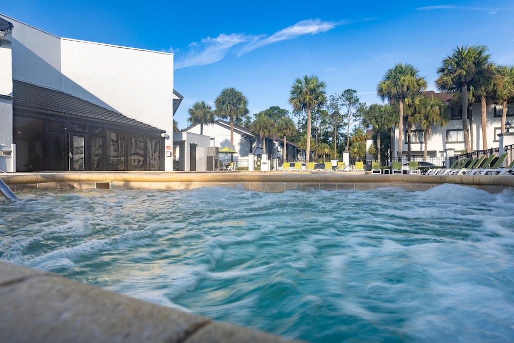 Legacy Vacation Resorts - Kissimmee/Orlando — Swimming pool in Kissimmee, Florida