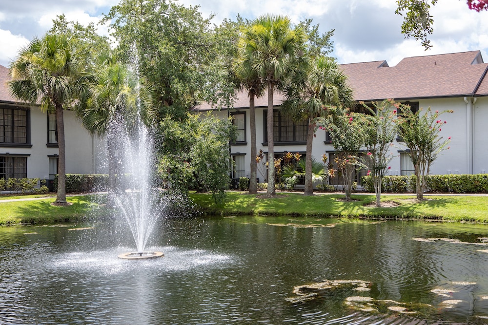 Legacy Vacation Resorts - Kissimmee/Orlando — Hotel building in Kissimmee, Florida