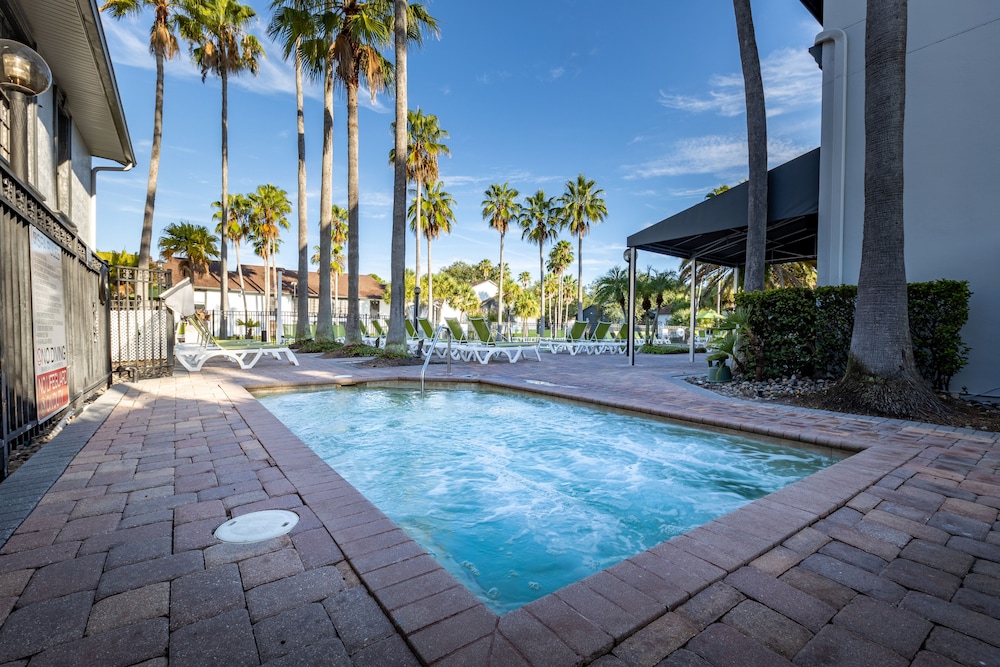 Legacy Vacation Resorts - Kissimmee/Orlando — Swimming pool in Kissimmee, Florida