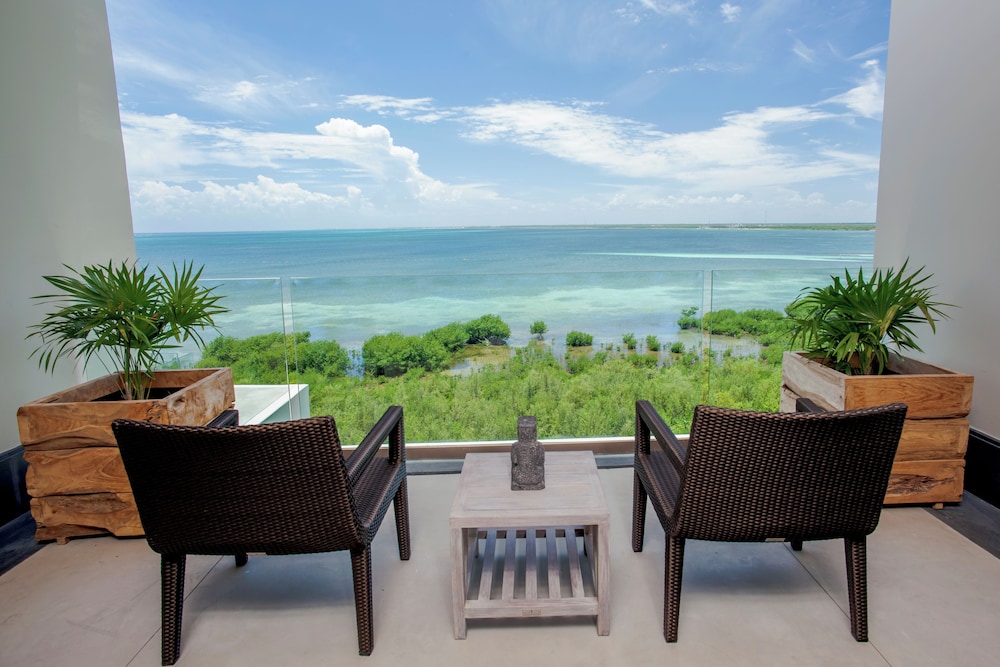 NIZUC Resort and Spa — Hotel rooms in Cancun, Quintana Roo