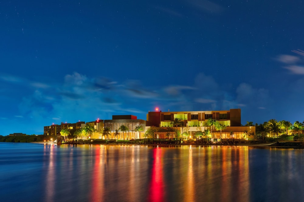NIZUC Resort and Spa — Hotel building in Cancun, Quintana Roo