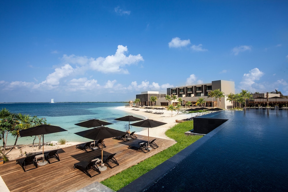 NIZUC Resort and Spa — Swimming pool in Cancun, Quintana Roo