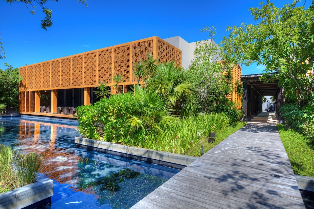 NIZUC Resort and Spa — Swimming pool in Cancun, Quintana Roo