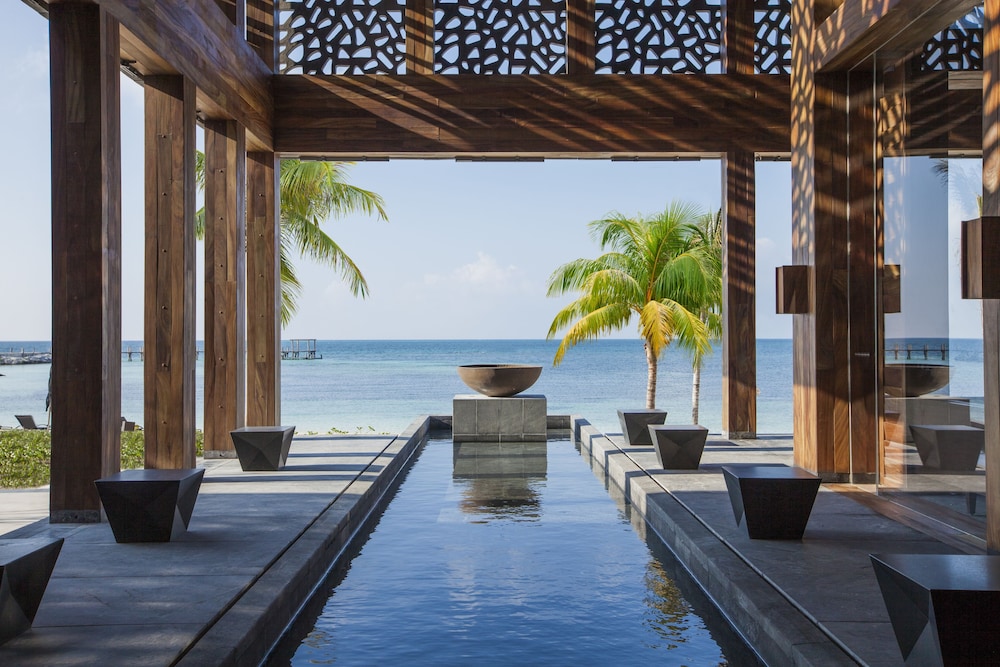 NIZUC Resort and Spa — Swimming pool in Cancun, Quintana Roo