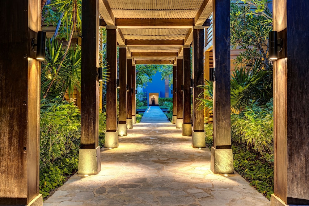 NIZUC Resort and Spa — Hotel building in Cancun, Quintana Roo