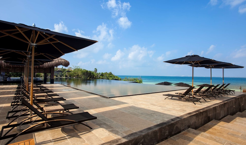 NIZUC Resort and Spa — Swimming pool in Cancun, Quintana Roo