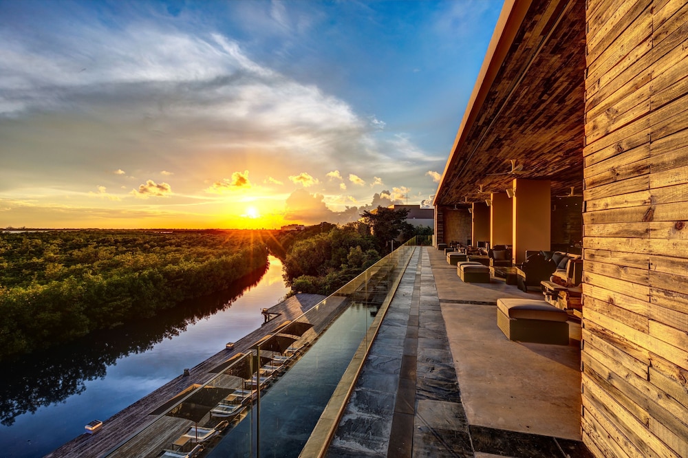 NIZUC Resort and Spa — Swimming pool in Cancun, Quintana Roo