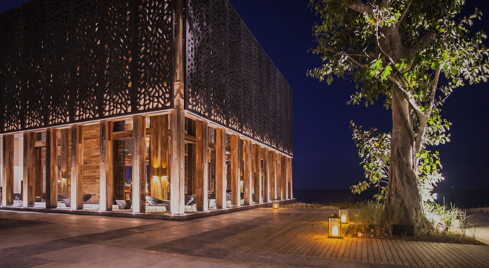 NIZUC Resort and Spa — Hotel building in Cancun, Quintana Roo
