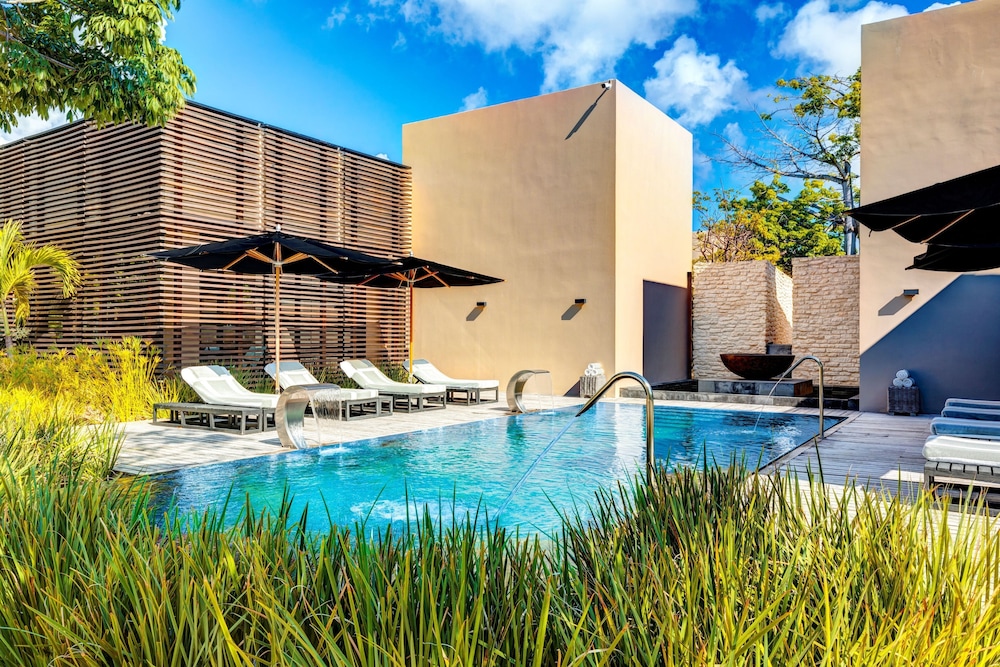 NIZUC Resort and Spa — Swimming pool in Cancun, Quintana Roo
