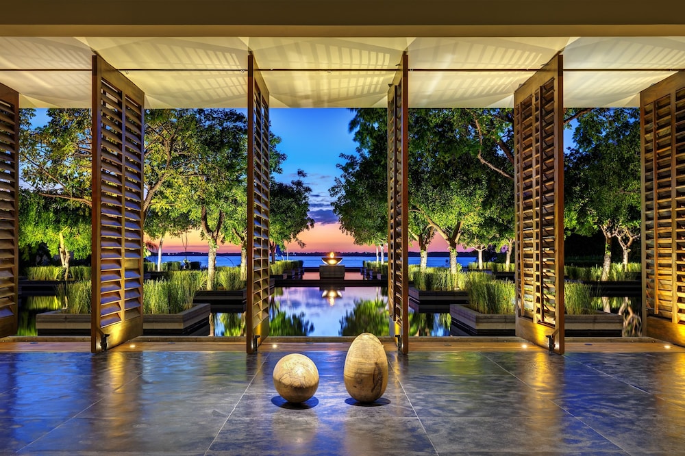 NIZUC Resort and Spa — Hotel building in Cancun, Quintana Roo