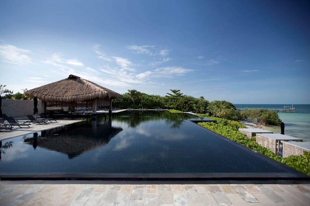 NIZUC Resort and Spa — Swimming pool in Cancun, Quintana Roo