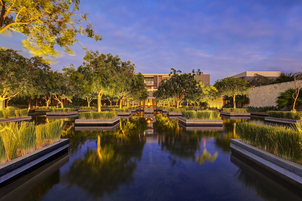 NIZUC Resort and Spa — Hotel building in Cancun, Quintana Roo