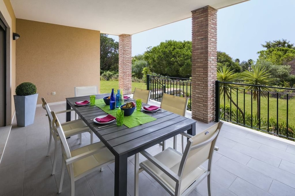 Vale de Milho Village — Restaurant & bars in Carvoeiro, Faro