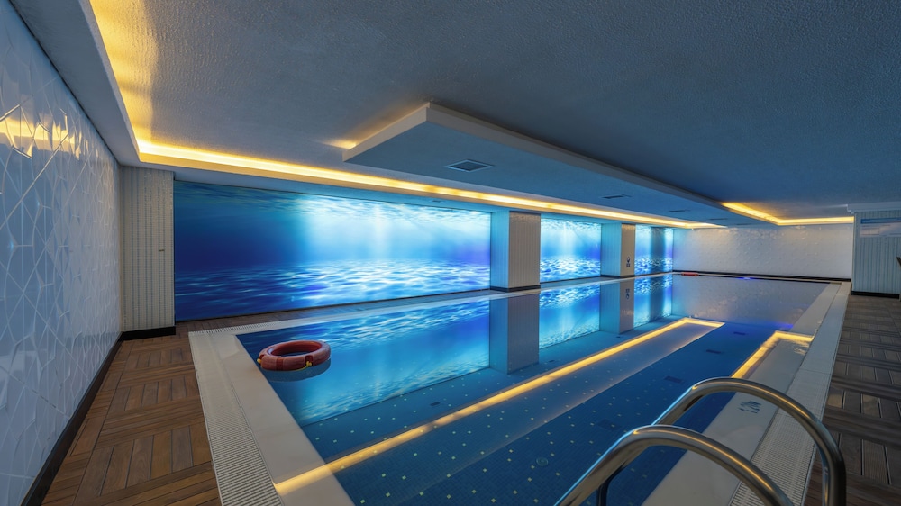 Grand Makel Hotel Topkapi — Swimming pool in Istanbul, Istanbul
