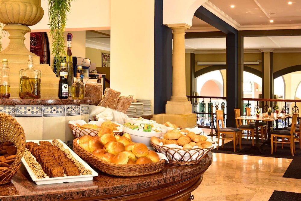 Pestana Village Garden Hotel — Restaurant & bars in Funchal, Madeira