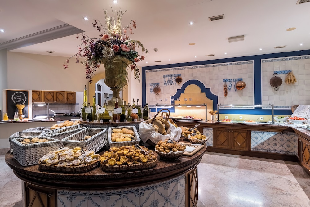 Pestana Village Garden Hotel — Restaurant & bars in Funchal, Madeira