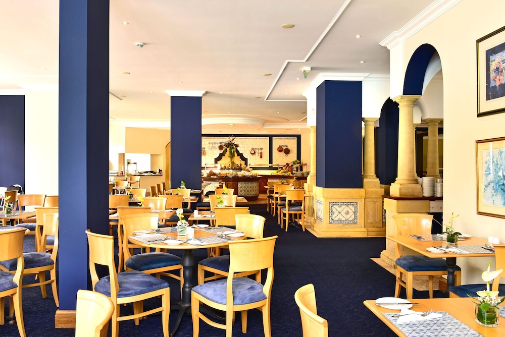 Pestana Village Garden Hotel — Restaurant & bars in Funchal, Madeira