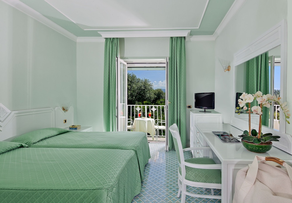 Grand Hotel Riviera — Hotel rooms in Sorrento, Campania