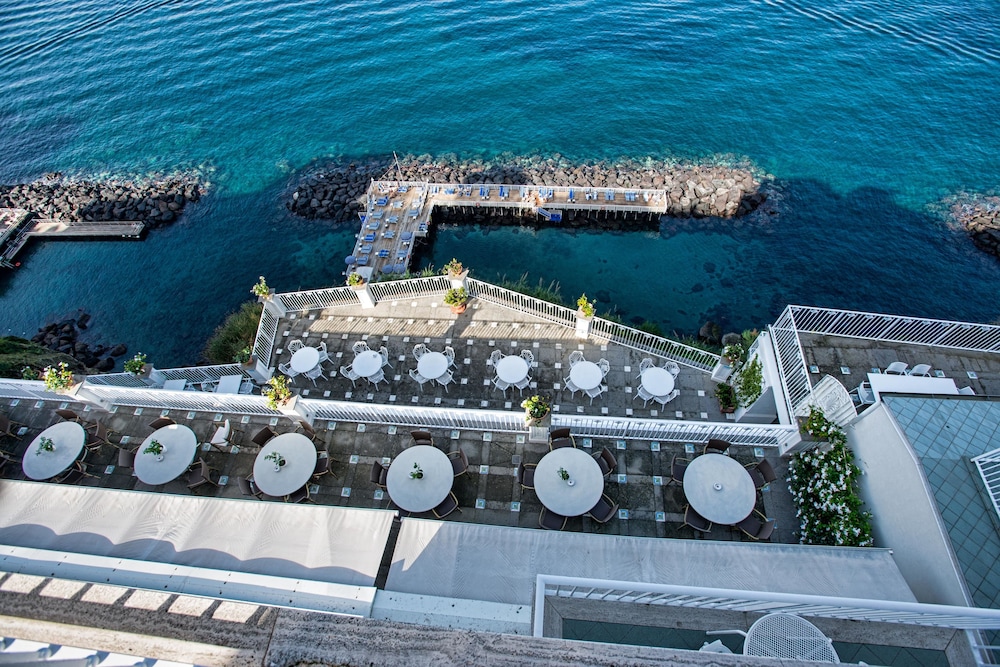 Grand Hotel Riviera — Restaurant & bars in Sorrento, Campania