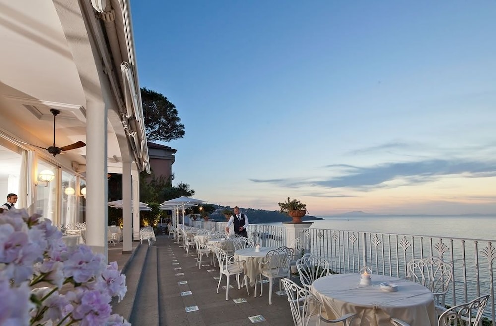Grand Hotel Riviera — Restaurant & bars in Sorrento, Campania