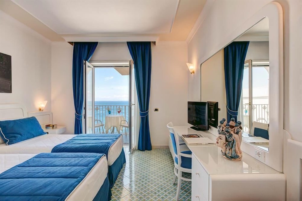 Grand Hotel Riviera — Hotel rooms in Sorrento, Campania