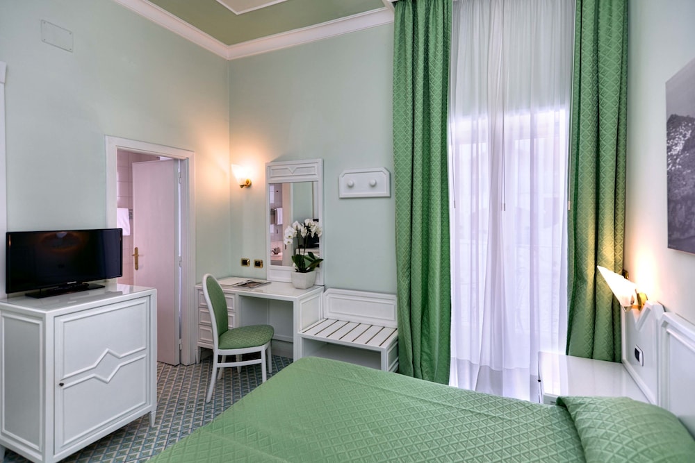 Grand Hotel Riviera — Hotel rooms in Sorrento, Campania
