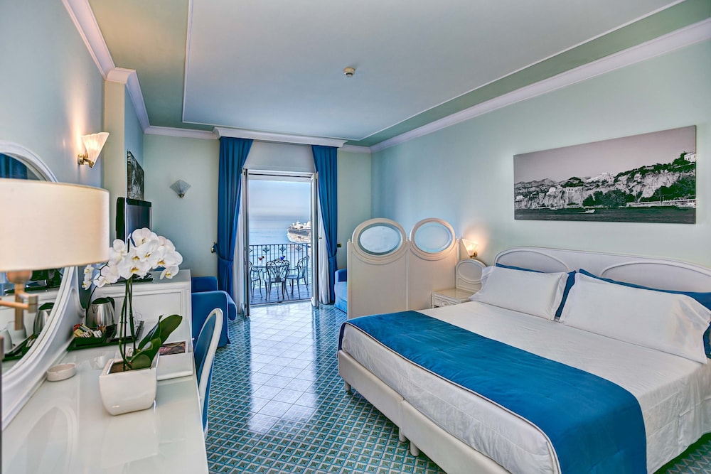Grand Hotel Riviera — Hotel rooms in Sorrento, Campania