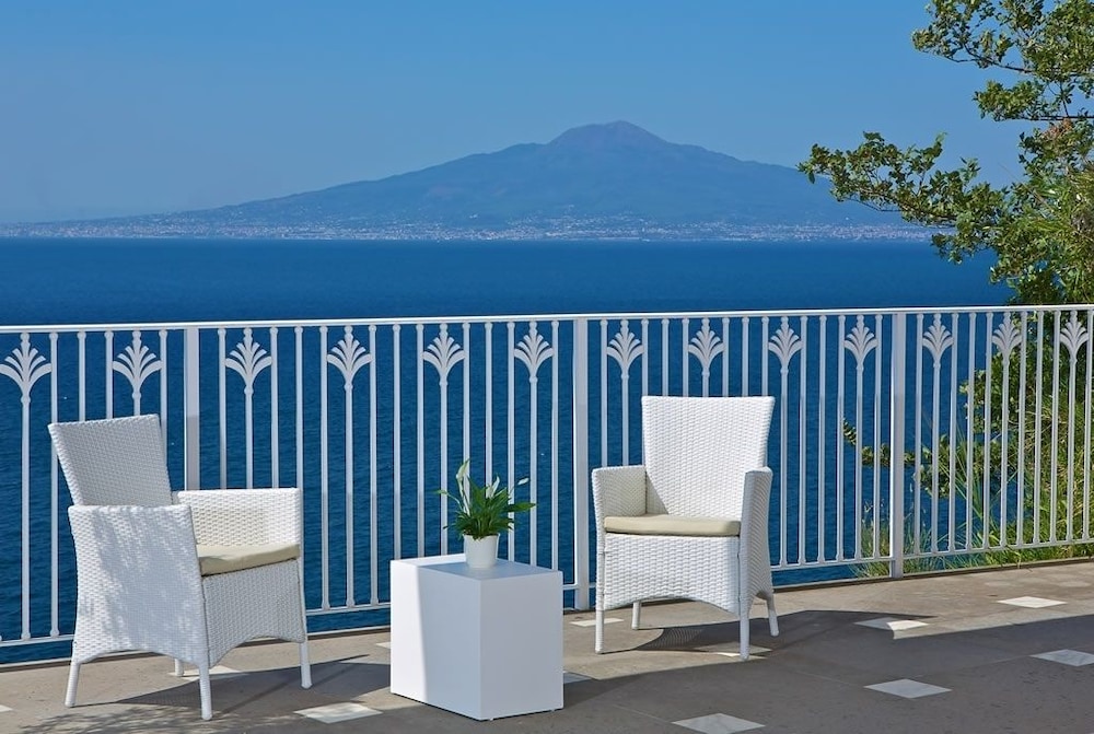 Grand Hotel Riviera — Hotel rooms in Sorrento, Campania